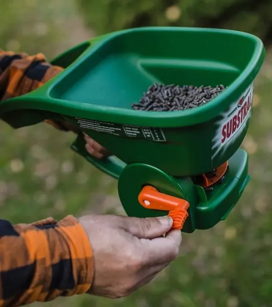 substral-siewnik-do-nawozow-easygreen-waga-narzedzia-0-5-kg