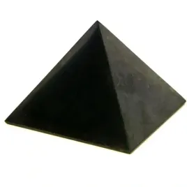 szungit-piramida-polerowana-7-cm-promieniowanie