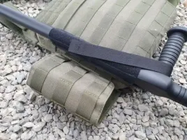 super-stabilny-uchwyt-na-tonfe-do-molle-z-trokiem