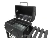 grill-weglowy-angular-ruszt-zeliwny-pokrowiec-cechy-dodatkowe-kolka-pokrywa-polka-popielnik-system-regulacji-temperatury-termometr