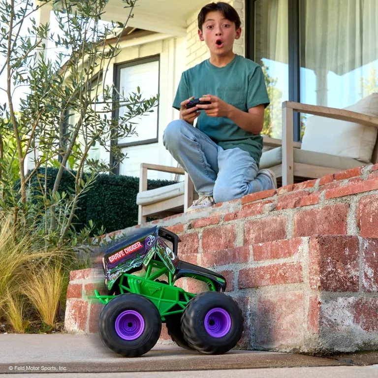 monster-jam-master-wreck-and-repair-grave-digger