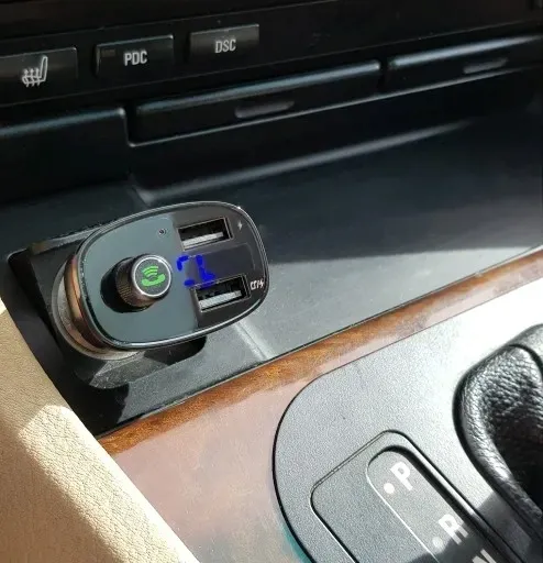 transmiter-bluetooth-fm-ladowarka-mp3-2xusb-12-24v-transmiter-samochodowy
