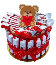 tort-kinder-box-slodycze-prezent-dla-dziecka-dzieci-kosz-prezentowy-urodzin