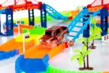 tor-samochodowy-swiecacy-glow-tracks-auto-marka-kinderplay