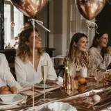 obrus-foliowy-plamoodporny-183-cm-x-137-cm-dekoracja-stolu-na-urodziny-material-wykonania-cerata