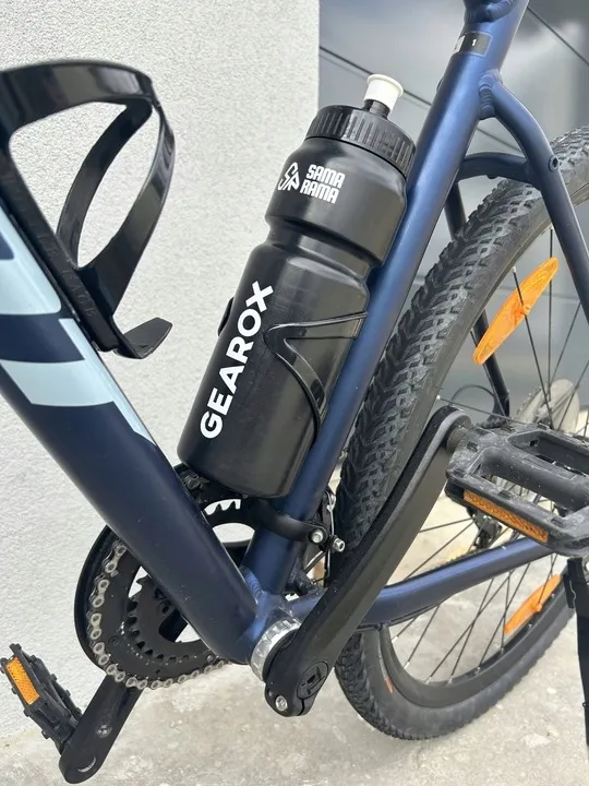 zestaw-bidon-rower-750-ml-uchwyt-koszyk-sruby-stan-nowy