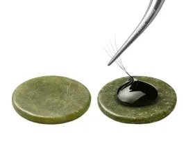 naturalny-kamien-nefrytu-podstawka-podkladka-na-klej-do-przedluzania-rzes