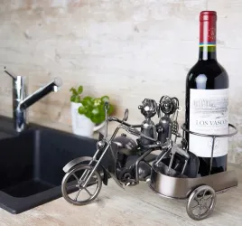 stojak-na-wino-uchwyt-ozdobny-metalowa-rzezba-para-na-motocyklu-prezent