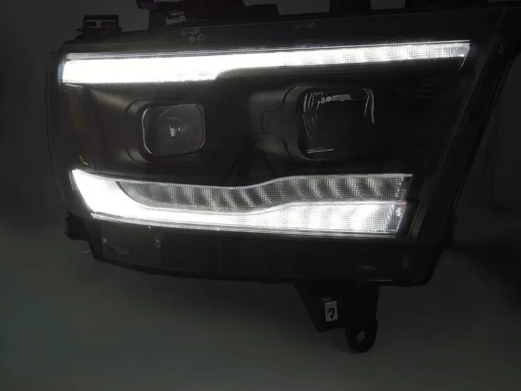 lampy-reflektory-black-led-do-dodge-ram-19-22-strona-zabudowy-lewe-prawe