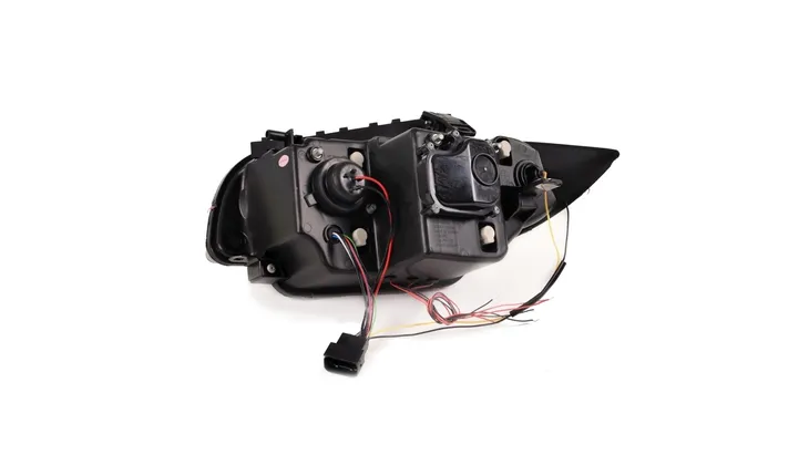 lampy-bmw-1-e81-e82-e87-e88-przod-black-strona-zabudowy-lewe-prawe