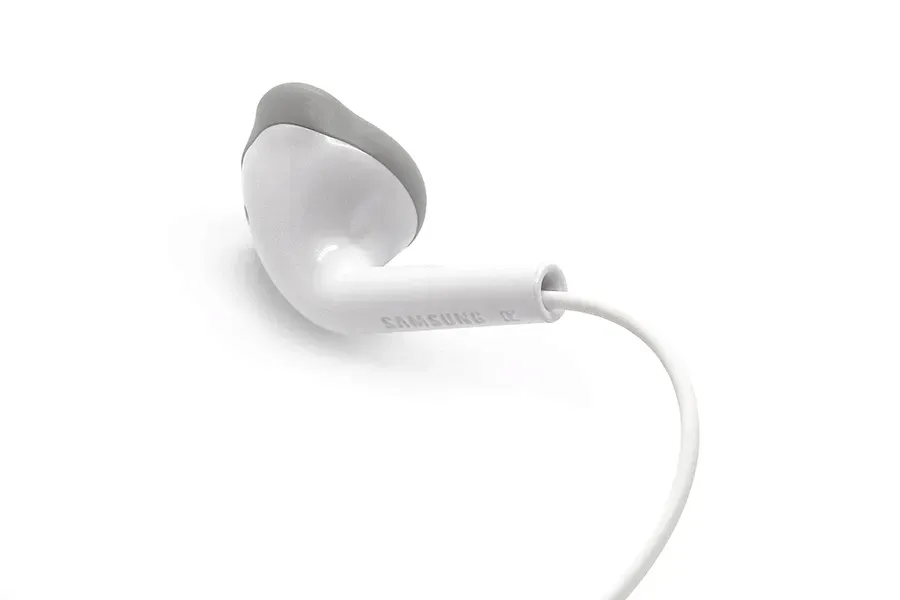 sluchawki-douszne-ehs61asfwe-usb-c-mikrofon