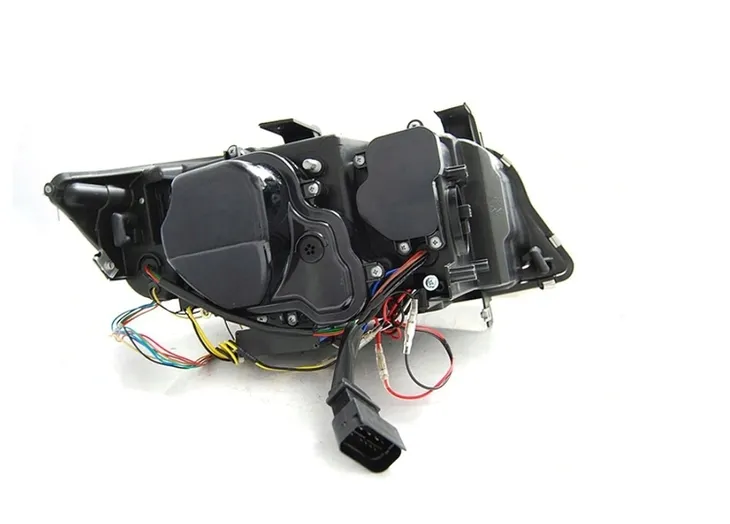 reflektory-xenonowe-seq-do-bmw-e90-e91-09-11-z-afs-rodzaj-swiatel-mijania-tradycyjne-halogenowe
