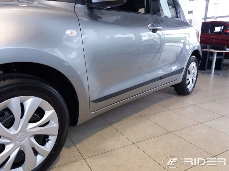 suzuki-swift-listwy-boczne