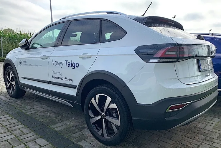 vw-taigo-listwy-boczne