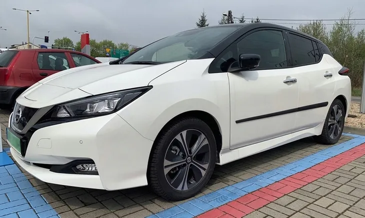 nissan-leaf-listwy-boczne-producent-czesci-rider