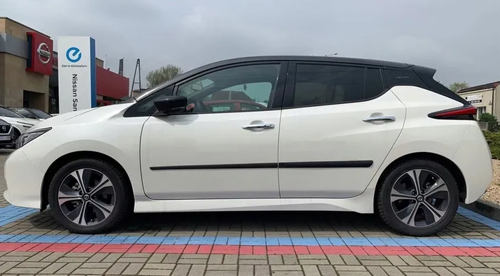 nissan-leaf-listwy-boczne-typ-samochodu-samochody-osobowe