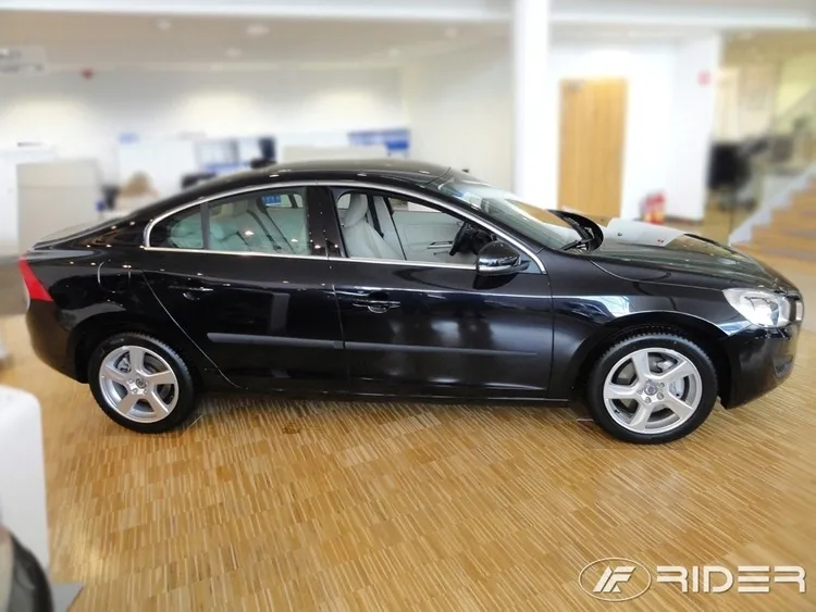 volvo-s60-listwy-boczne-stan-nowy