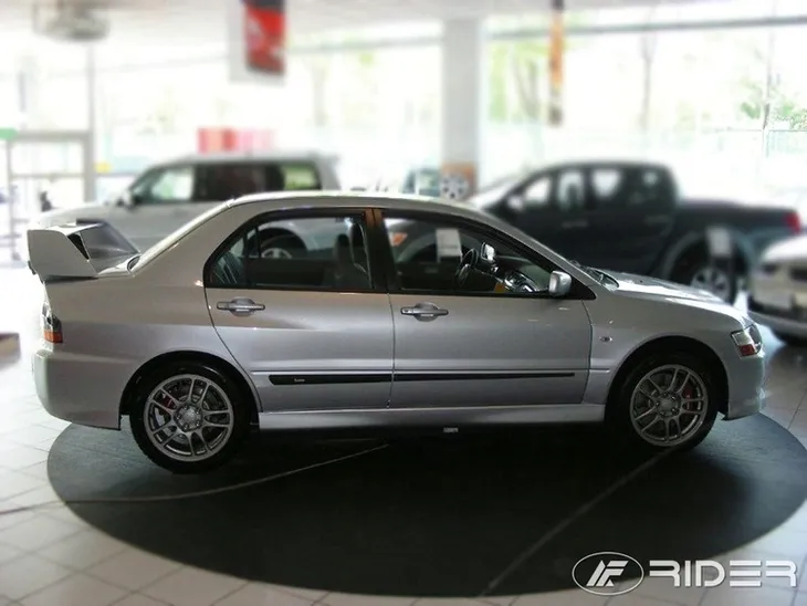 mitsubishi-lancer-evo-9-listwy-boczne-producent-czesci-rider