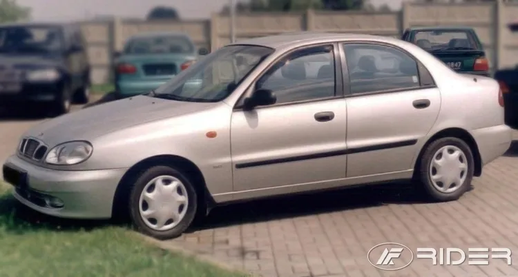 daewoo-lanos-5d-listwy-boczne-stan-nowy
