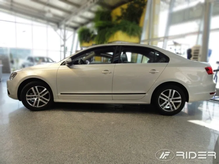 vw-jetta-10-13-listwy-boczne-stan-nowy
