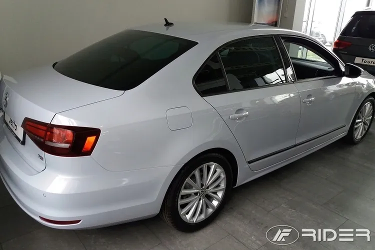vw-jetta-2014-listwy-boczne
