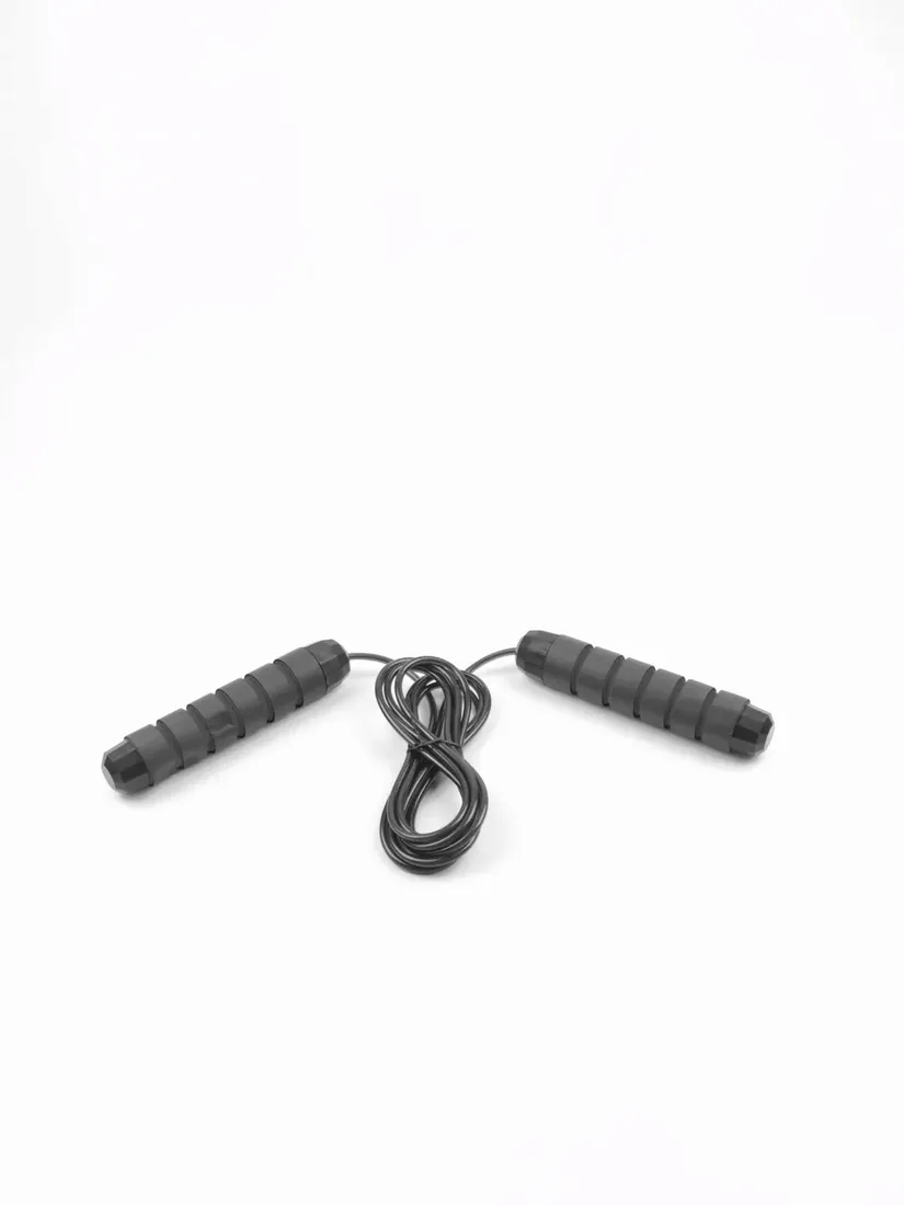 skakanka-bokserska-z-obciazeniem-lozyskami-trening-czarna-regulowana