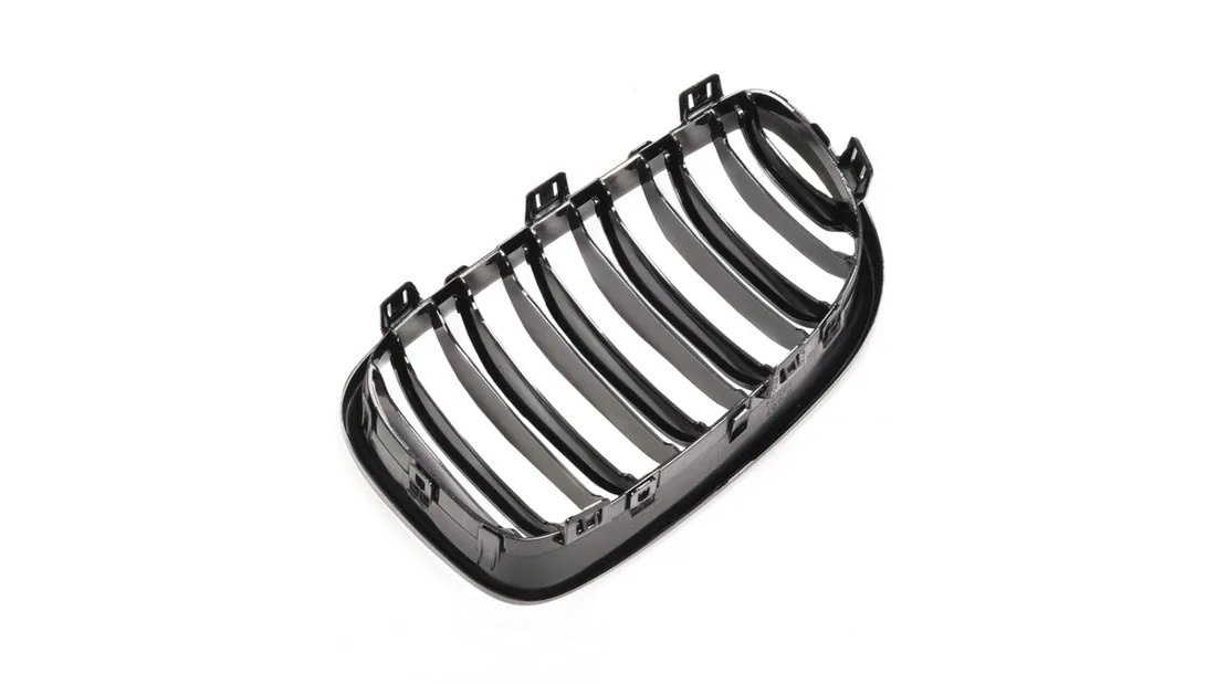grill-bmw-1-e81-e82-e87-e88-facelift-podwojne-zeberka-gloss-black