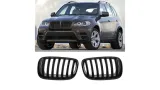 grill-bmw-x6-e71-e72-x5-e70-pojedyncze-zeberka-gloss-black-numer-katalogowy-producenta-am-gribm0204-stan-nowy