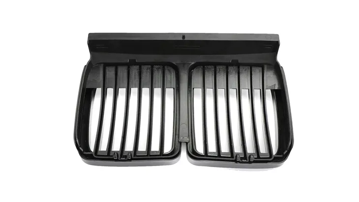 grill-bmw-3-e30-pojedyncze-zeberka-gloss-black-stan-nowy