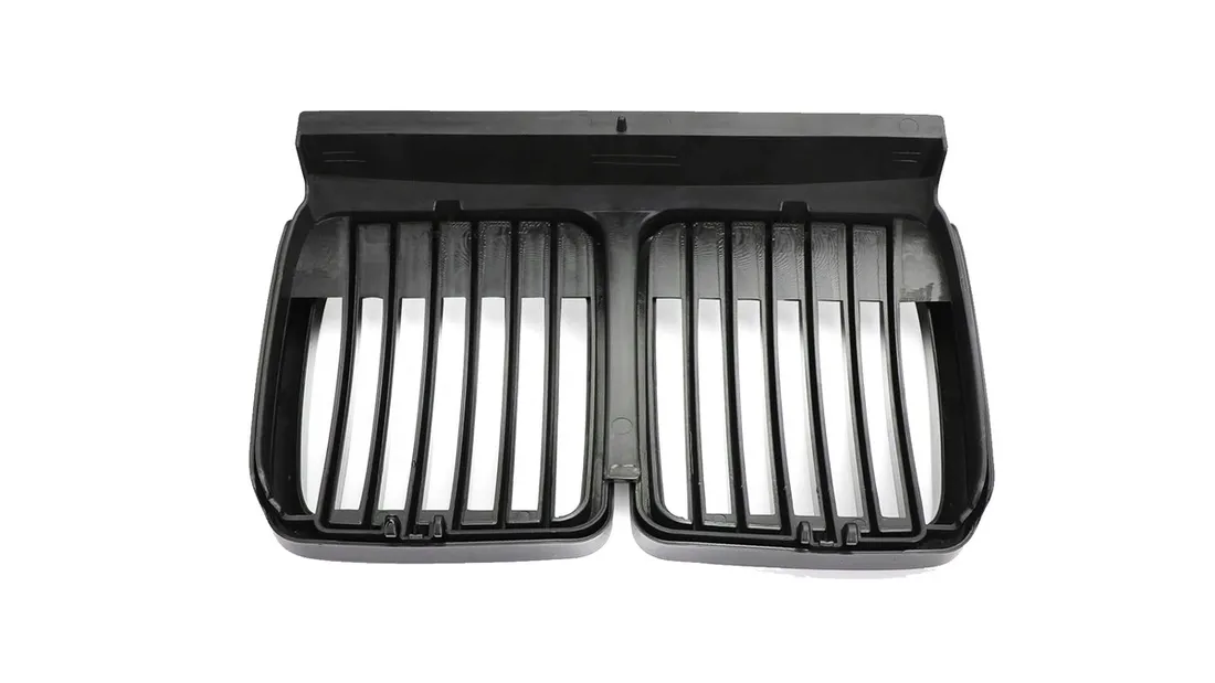 grill-bmw-3-e30-pojedyncze-zeberka-gloss-black