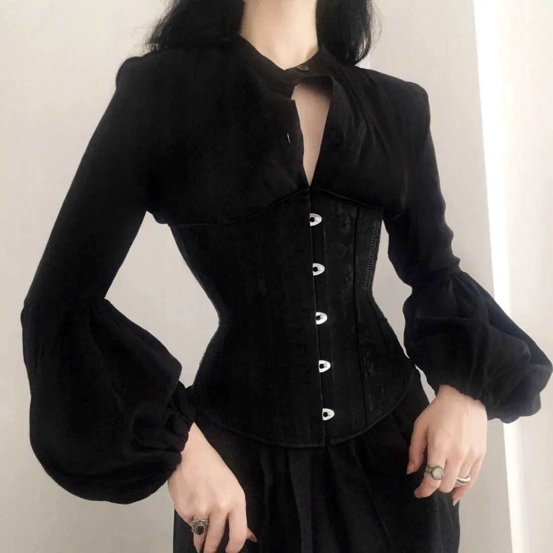 gotycki-czarny-gorset-pas-modelujacy-underbust
