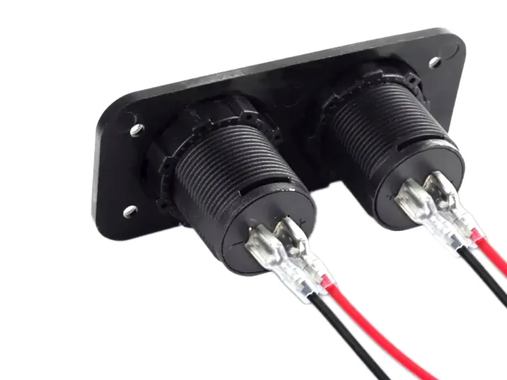 ladowarka-woltomierz-2x-usb-2a-panel-auto-stan-nowy-producent-aptel