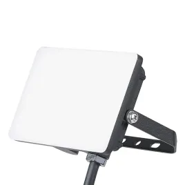 naswietlacz-led-20w-barwa-dzienna-5000k-halogen-na-na-parking-przed-dom