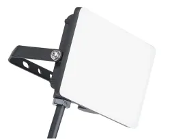 oswietlenie-naswietlacz-led-20w-5000k-ip65-na-gospodarstwo-plac-podworko