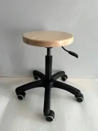 stolek-taboret-obrotowy-na-kolkach-krawiecki-drew