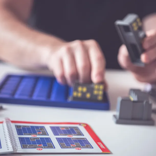 gra-smart-games-blokada-7-material-papier-metal