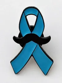 niebieska-wstazka-z-wasem-kokardka-metalowy-pin-broszka-przypinka-wasopad