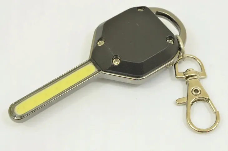 latarka-kluczyk-samochodowy-brelok-led-breloczek-kod-producenta-fbrelok-latarka