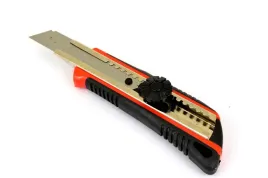 noz-na-ostrza-lamane-18mm-z-pokretlem-nozyk-tapet