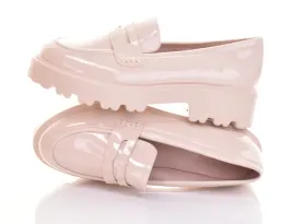 mokasyny-damskie-klasyczne-loafersy-lakierowane-eleganckie-modne-bezowe