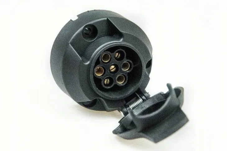 gniazdo-przyczepy-plastik-numer-katalogowy-producenta-cb-85069