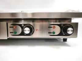 profesjonalna-elektryczna-plyta-grillowa-gladka-728x400-mm-2x2200-w-termos