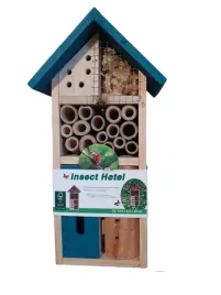 budka-legowa-domek-hotel-dla-owadow-motyli-z-naturalnego-drewna-niebieska-1