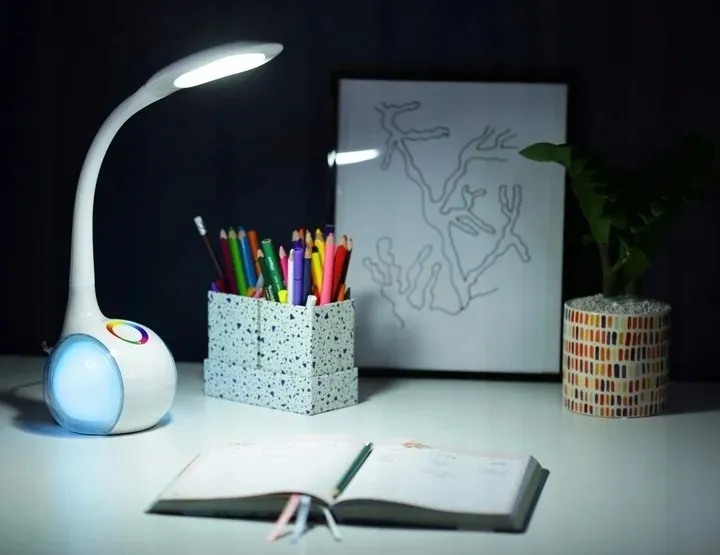 lampka-biurkowa-led-biurko-lampa-dla-dziecka-rgb-informacje-dodatkowe-regulacja-natezenia-swiatla