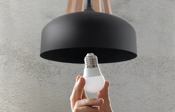 lampa-biurkowa-ring-biala-klasa-efektywnosci-energetycznej-a