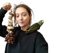 szyszka-na-gigancie-zabawka-dla-malych-i-srednich-papug-od-parrot-disaster