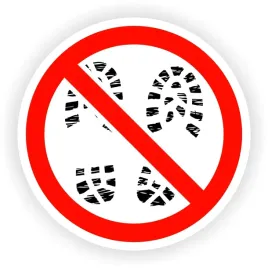 naklejka-nalepka-samoprzylepna-zakaz-wchodzenia-w-butach-okragla-10-cm