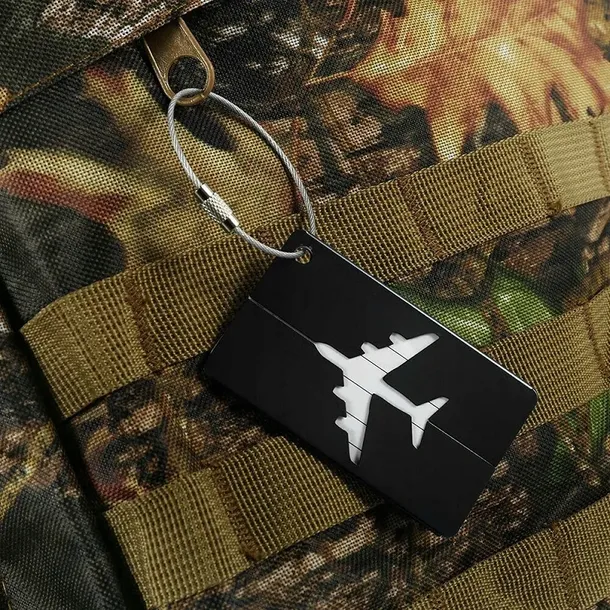 identyfikator-adresowy-na-walizke-do-samolotu-kolor-dominujacy-czarny