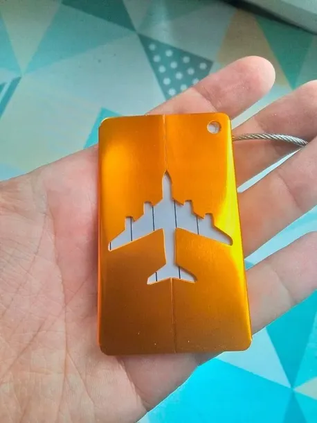 identyfikator-adresowy-na-walizke-do-samolotu-marka-bez-marki