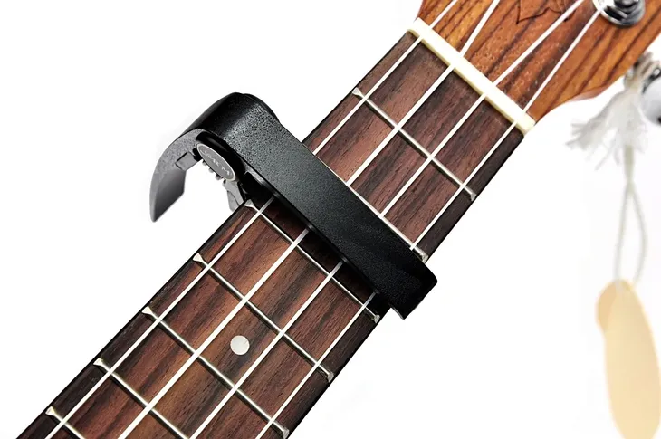 jeremi-u20-czarny-kapodaster-do-ukulele-stan-nowy-waga-z-opakowaniem-0-2-kg